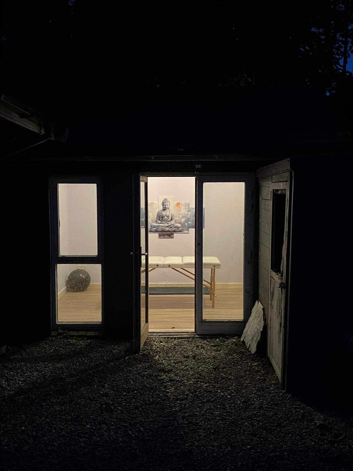 new-moon-holistics-treatment-room (2)